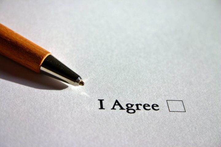 a piece of paper with the words "i agree" as an example of aizuchi