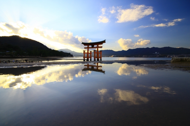 Itsukushima Shrine torii 