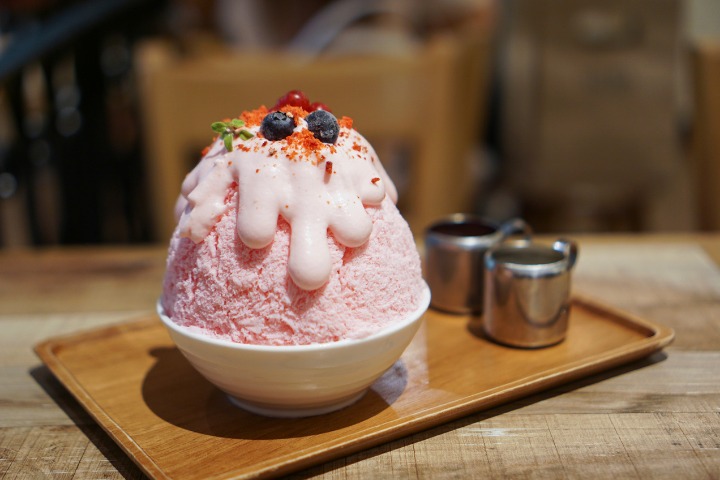 shaved ice in japan pink kakikori