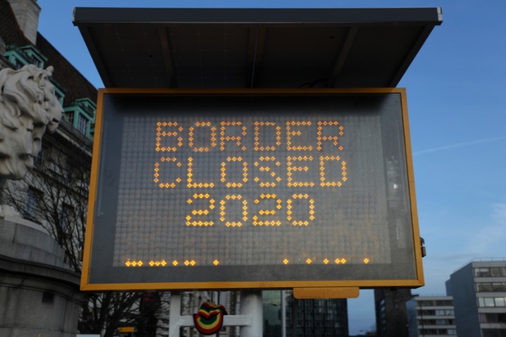 Closed border sign