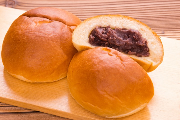 a photo of the japanese anpan an pan bread