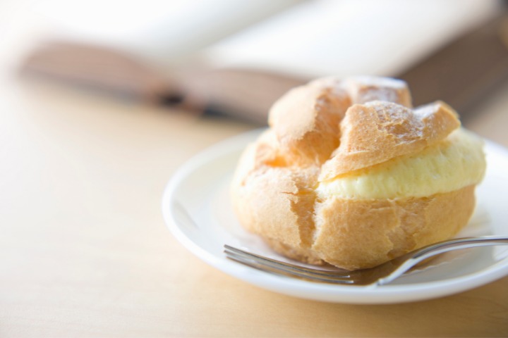 a photo of the japanese wiener hotdog roll breadchoux cream pastry on a plate