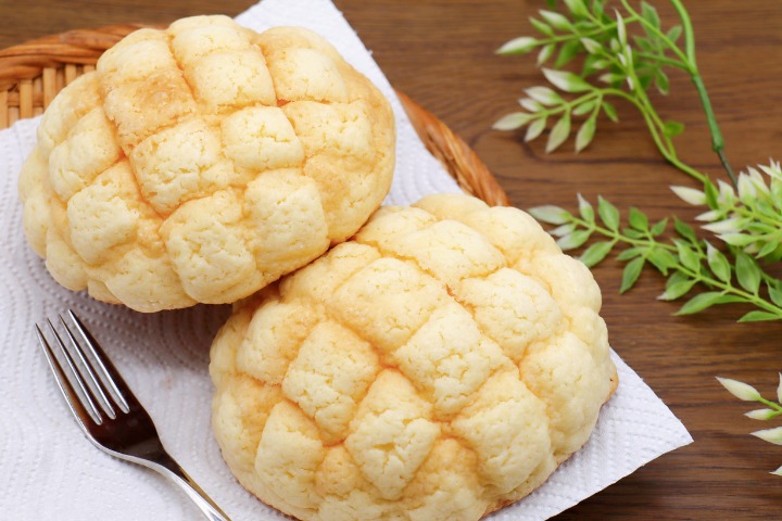 a photo of the japanese melon pan bread