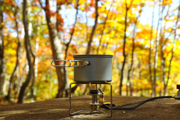 a photo of a portabel gas stove for camping