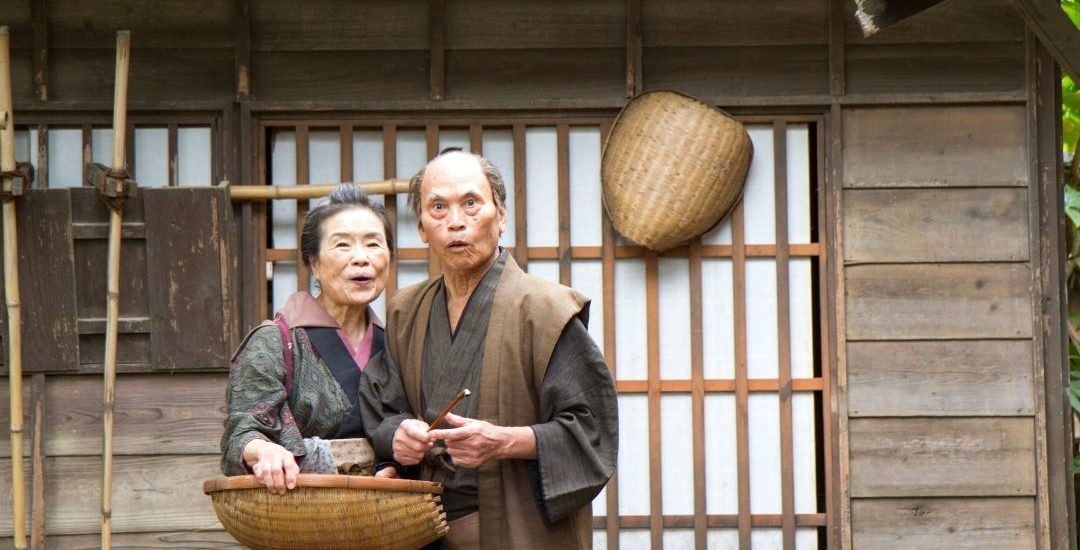 a photo of an old japanese couple dressed in edo period clothing