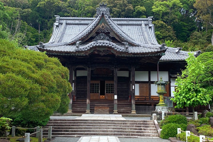 a photo of the main temple building of shuzenji temple in izu