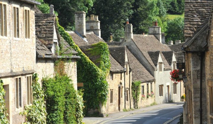 a photo of the cotswolds