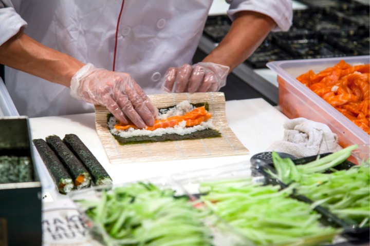 things to do in tokyo: man rolling sushi