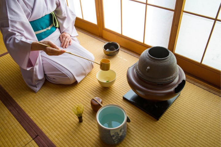 woman in tea ceremony