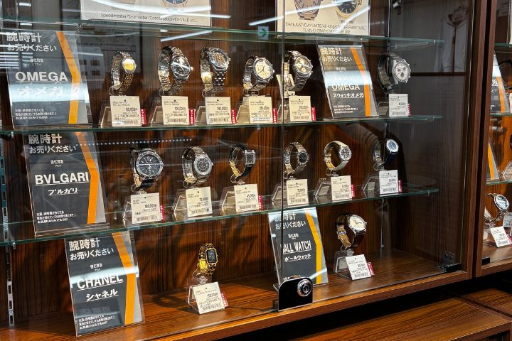 Authentic branded items at Book Off Aichi